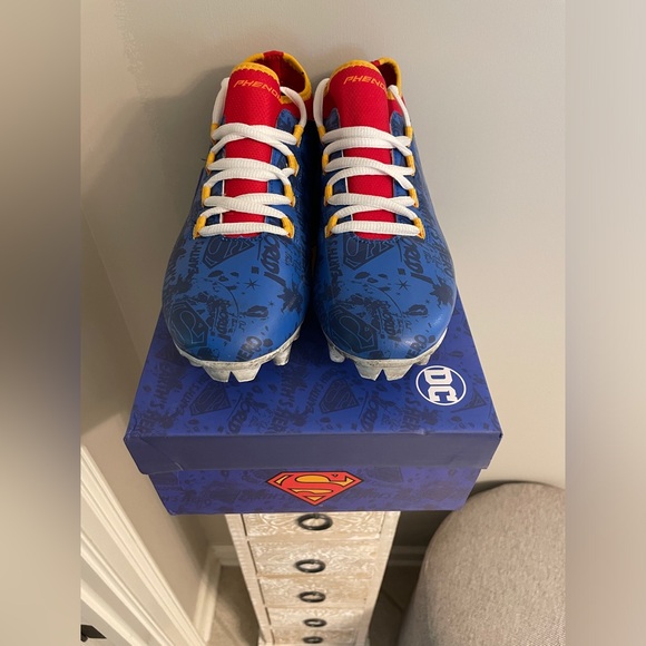 Superman Football Cleats - Velocity 2.0 by Phenom Elite - Mens 7 - Picture 3 of 6